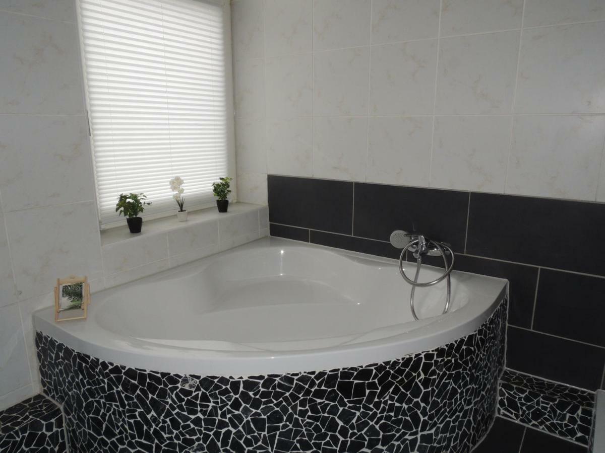 Zentrales Apartment In Gelsenkirchen Eksteriør bilde